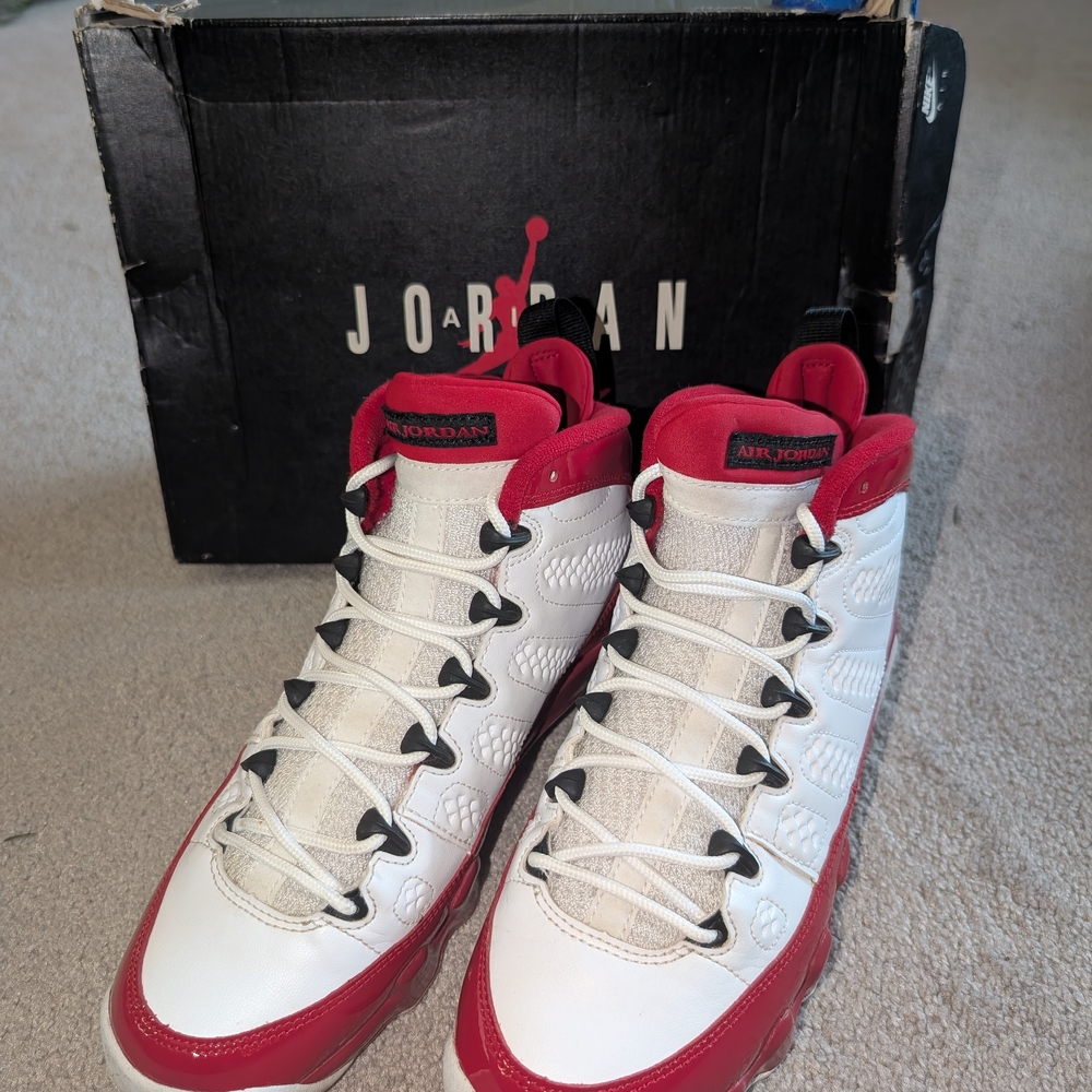 Jordan Men's Red and White Sneakers